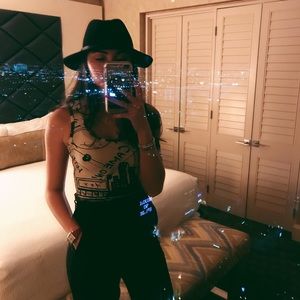 Meet your Posher, Laura